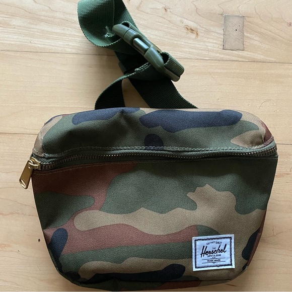 Herschel Supply Company Bags Nwot Herschel Camo Fanny Pack Poshmark